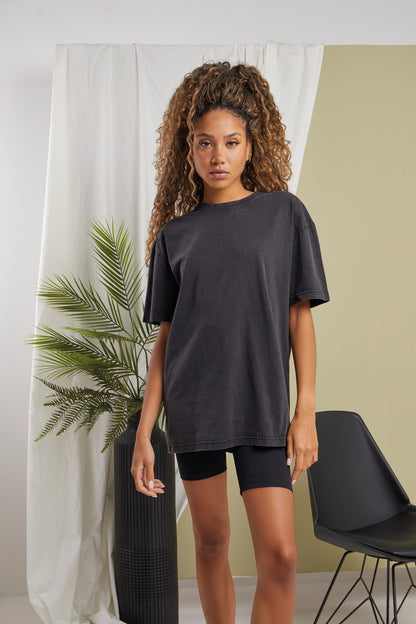 Build Your Brand Women’s oversized acid wash tee