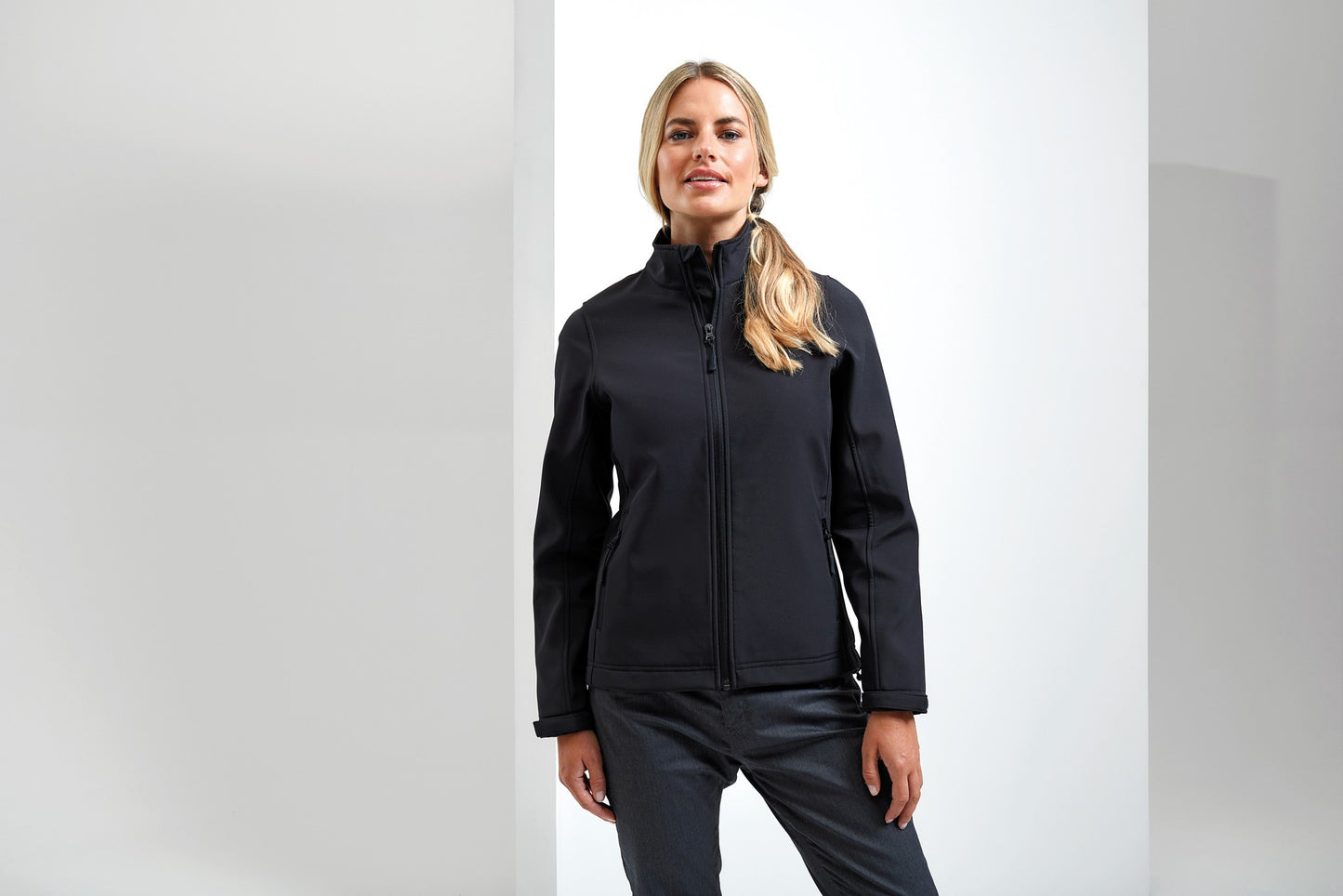 Premier Women’s Windchecker® printable and recycled softshell jacket